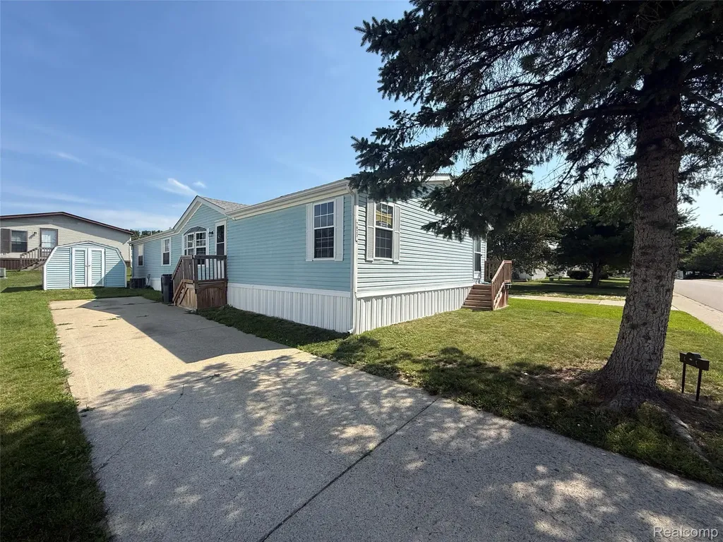 7023 Scarborough Lane Hamburg Township MI 48189