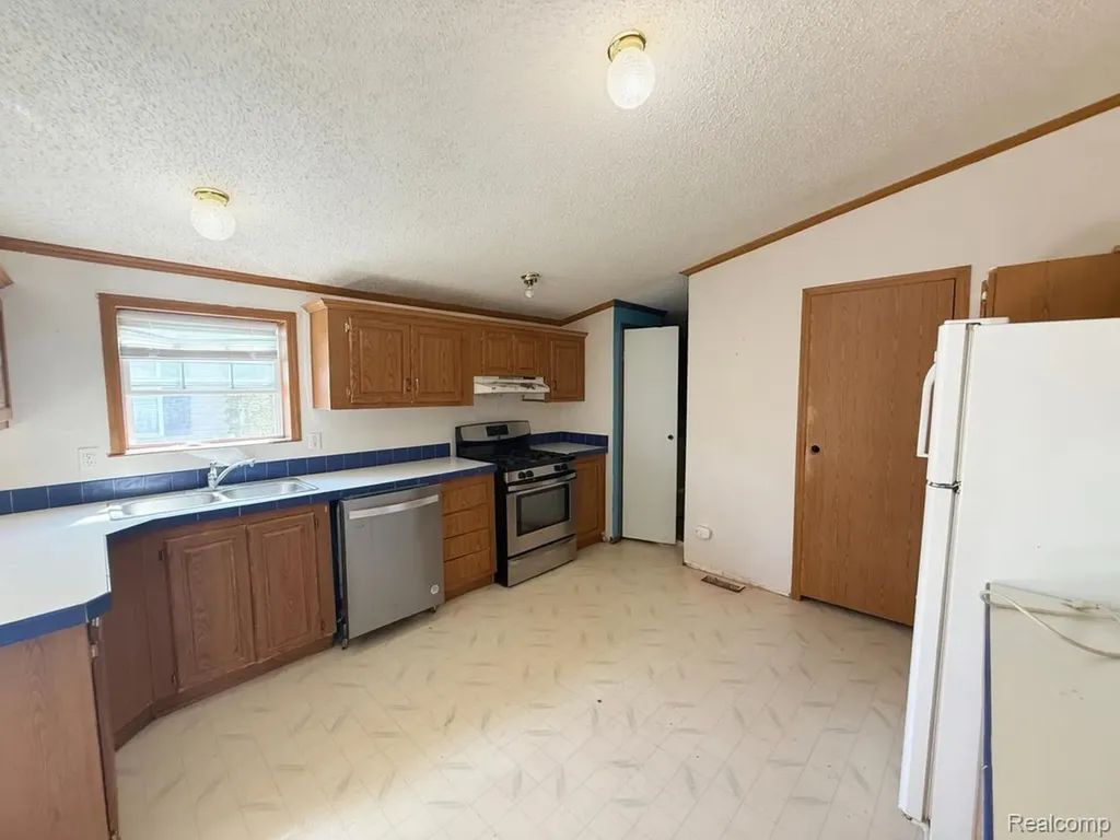 7023 Scarborough Lane Hamburg Township MI 48189