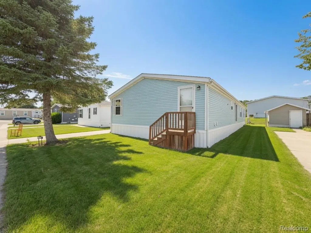 7023 Scarborough Lane Hamburg Township MI 48189
