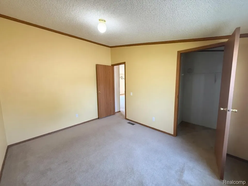 7023 Scarborough Lane Hamburg Township MI 48189
