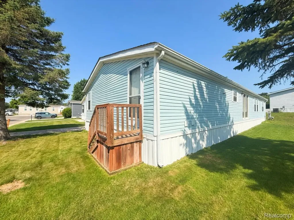 7023 Scarborough Lane Hamburg Township MI 48189