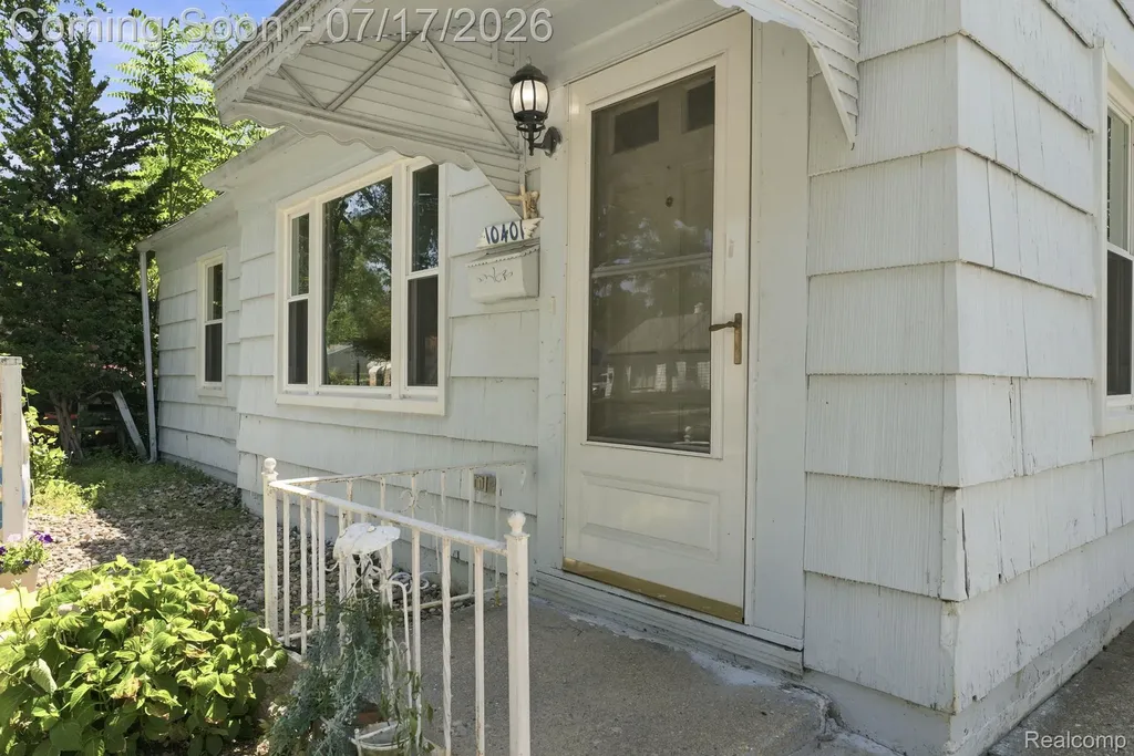 10401 Albany Street Oak Park City MI 48237