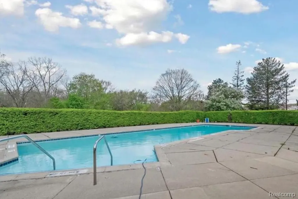 22161 Indian Creek Drive Farmington Hills City MI 48335