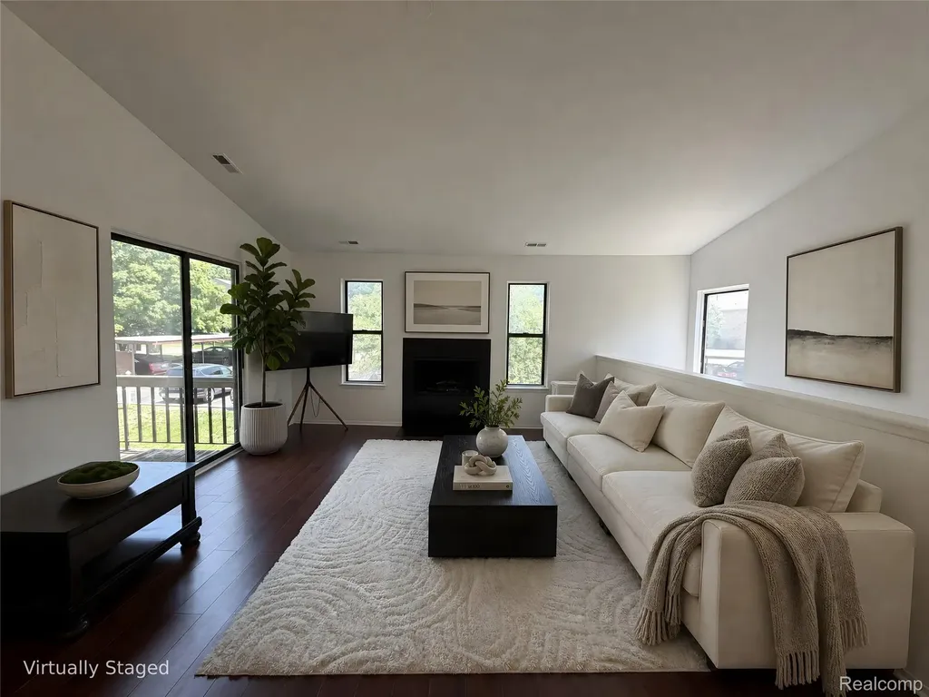 22161 Indian Creek Drive Farmington Hills City MI 48335