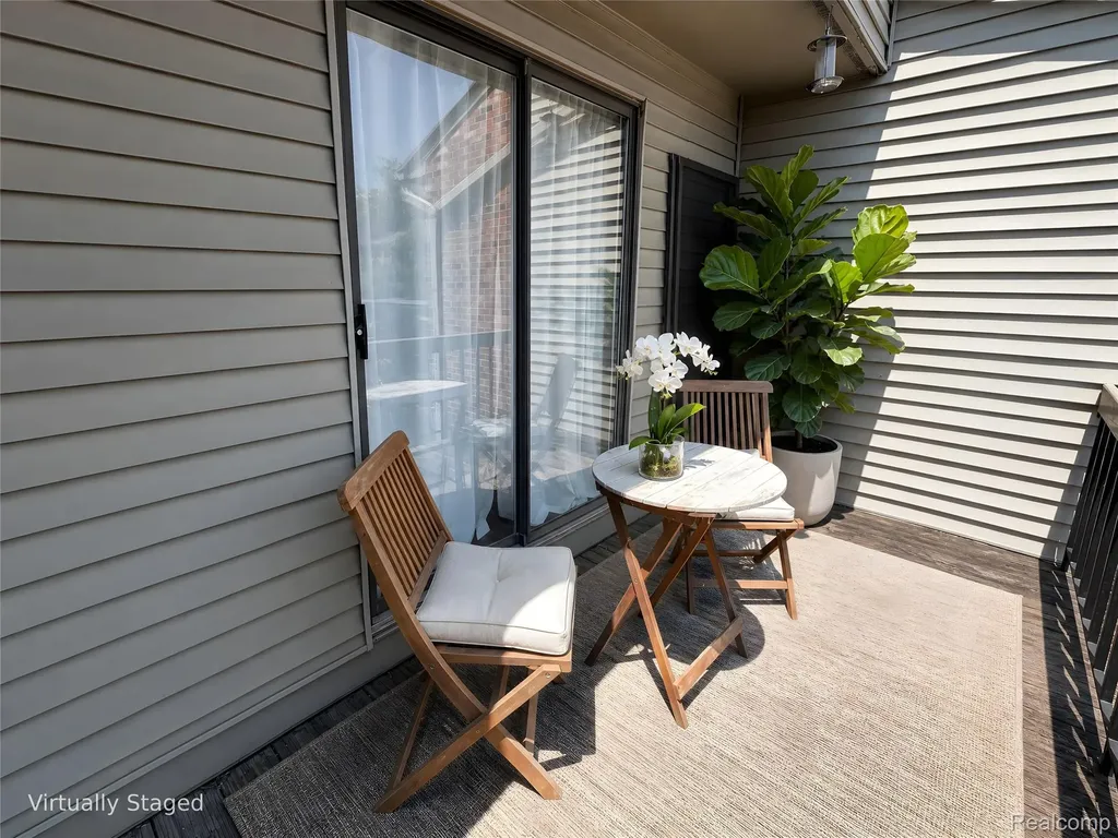 22161 Indian Creek Drive Farmington Hills City MI 48335