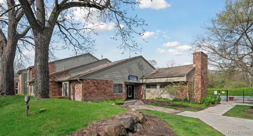 22161 Indian Creek Drive Farmington Hills City MI 48335
