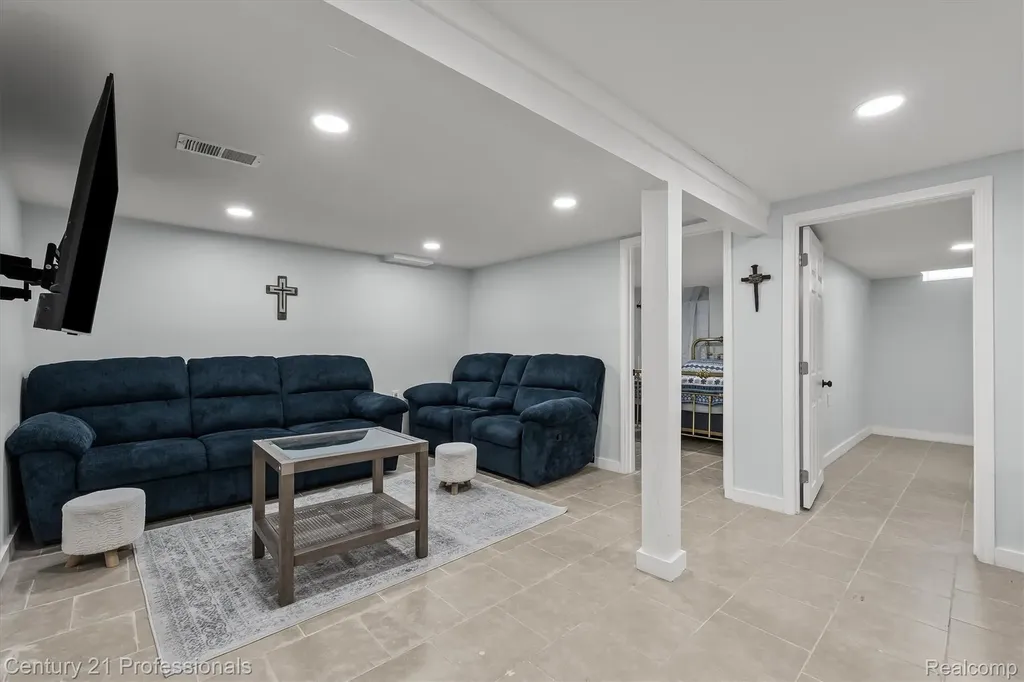 37010 Calka Drive Sterling Heights City MI 48310
