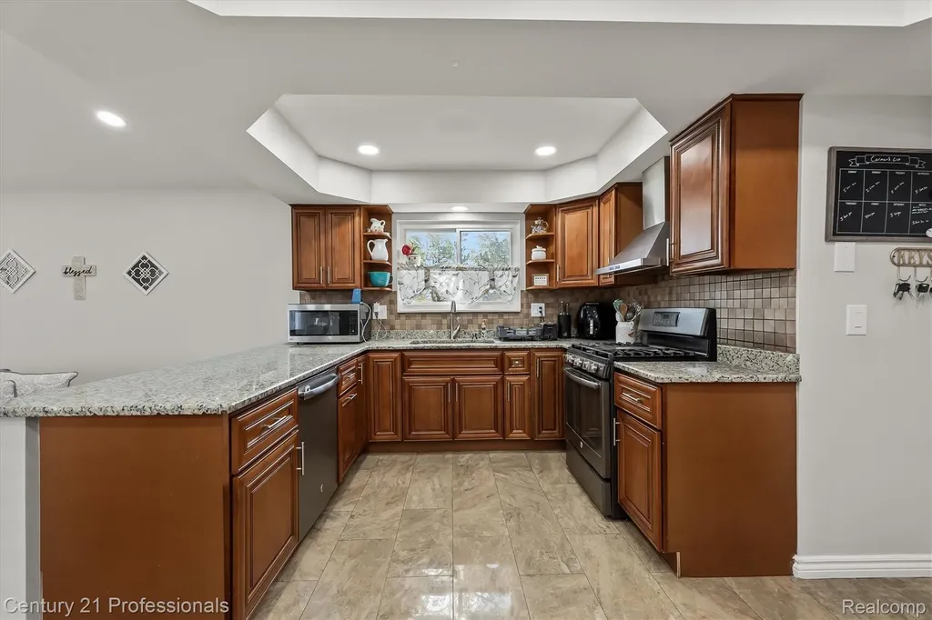 37010 Calka Drive Sterling Heights City MI 48310