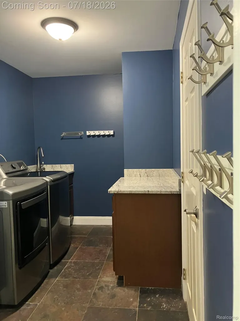 1815 Twin Lakes Boulevard Oxford Charter Township MI 48371