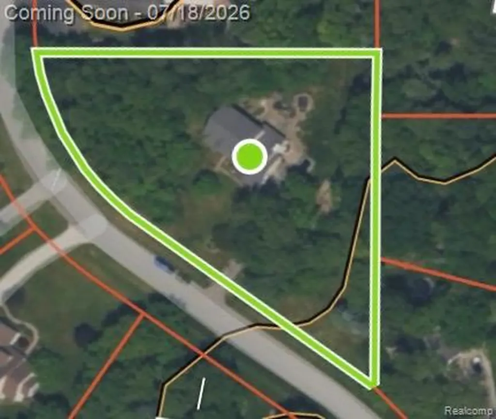 1815 Twin Lakes Boulevard Oxford Charter Township MI 48371