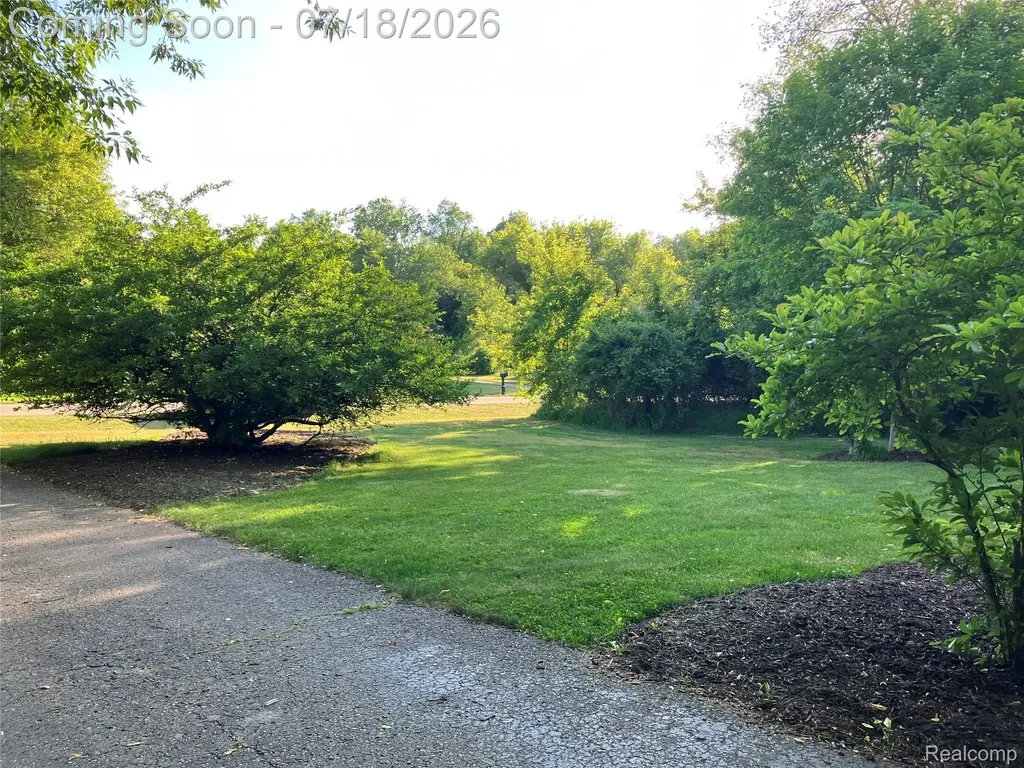 1815 Twin Lakes Boulevard Oxford Charter Township MI 48371