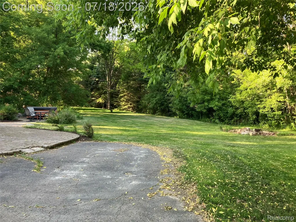 1815 Twin Lakes Boulevard Oxford Charter Township MI 48371