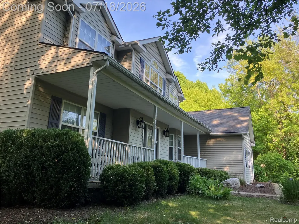 1815 Twin Lakes Boulevard Oxford Charter Township MI 48371