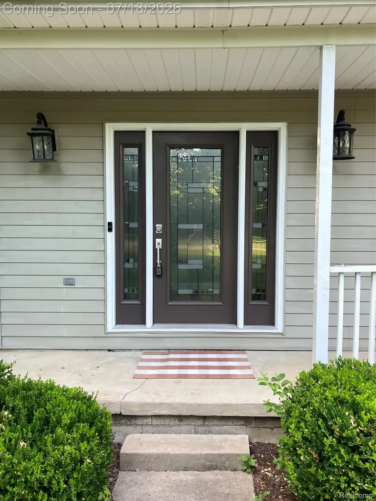 1815 Twin Lakes Boulevard Oxford Charter Township MI 48371