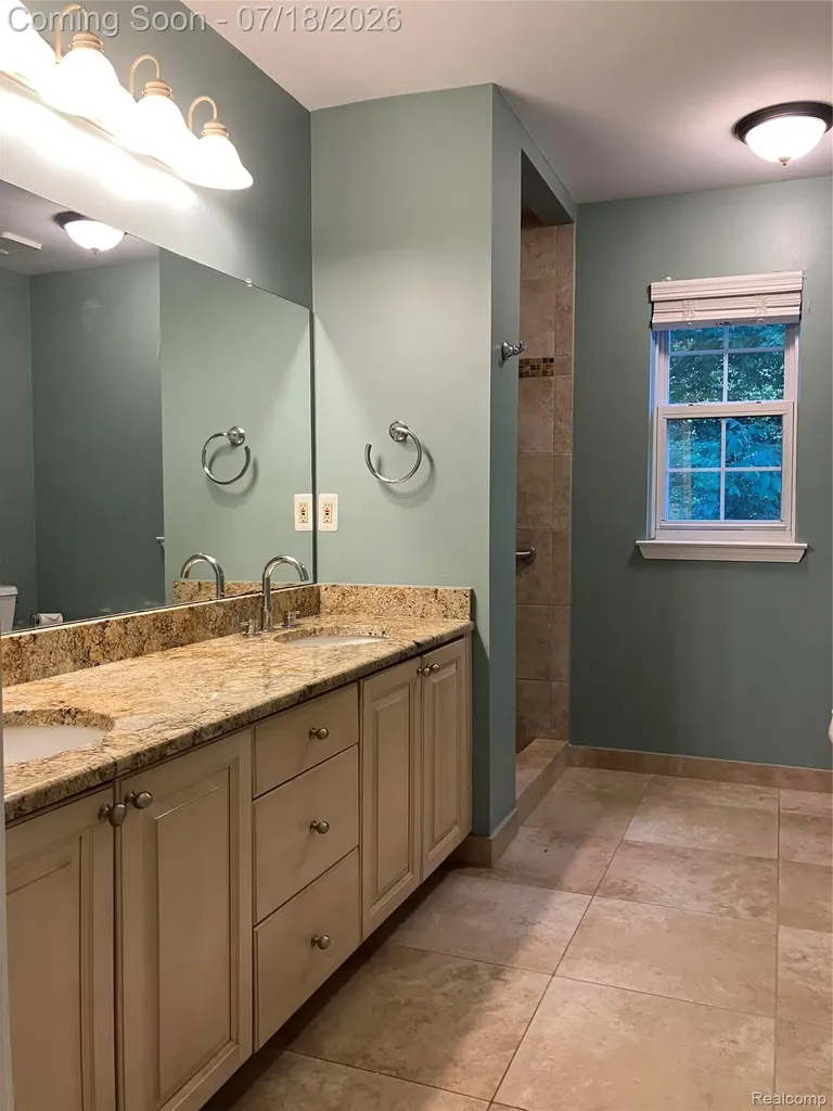 1815 Twin Lakes Boulevard Oxford Charter Township MI 48371