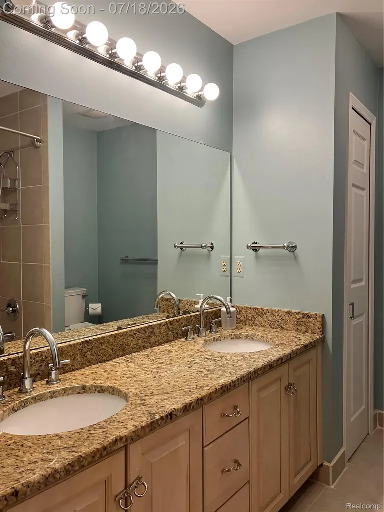 1815 Twin Lakes Boulevard Oxford Charter Township MI 48371