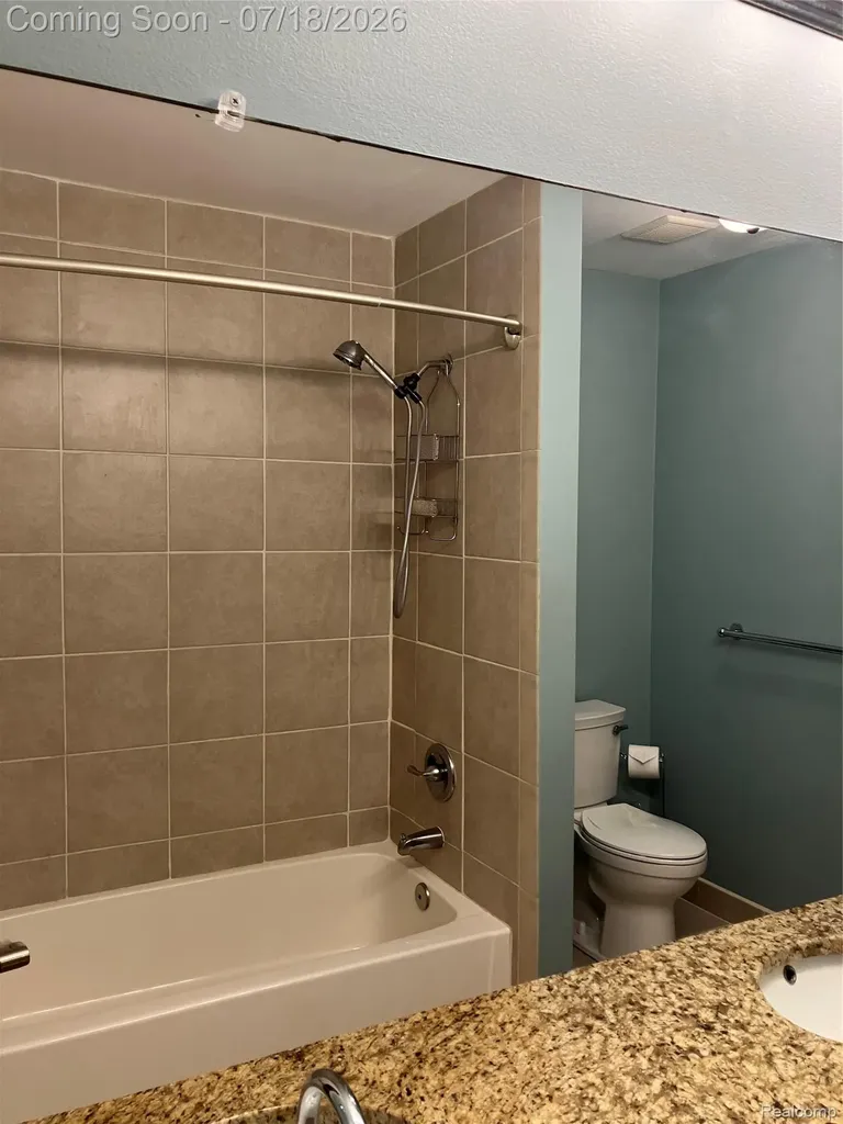 1815 Twin Lakes Boulevard Oxford Charter Township MI 48371