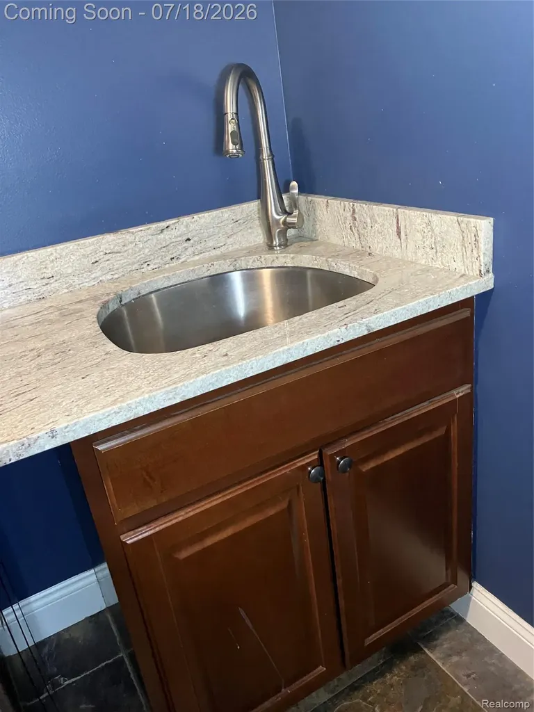 1815 Twin Lakes Boulevard Oxford Charter Township MI 48371