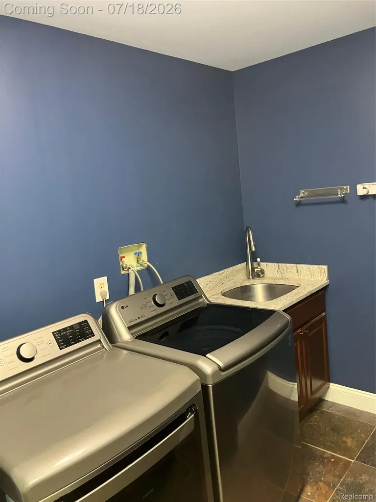 1815 Twin Lakes Boulevard Oxford Charter Township MI 48371