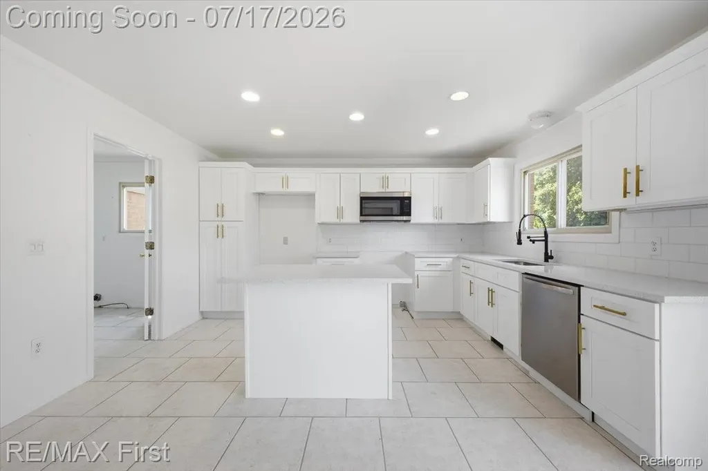 50443 Middle River Drive Macomb Township MI 48044