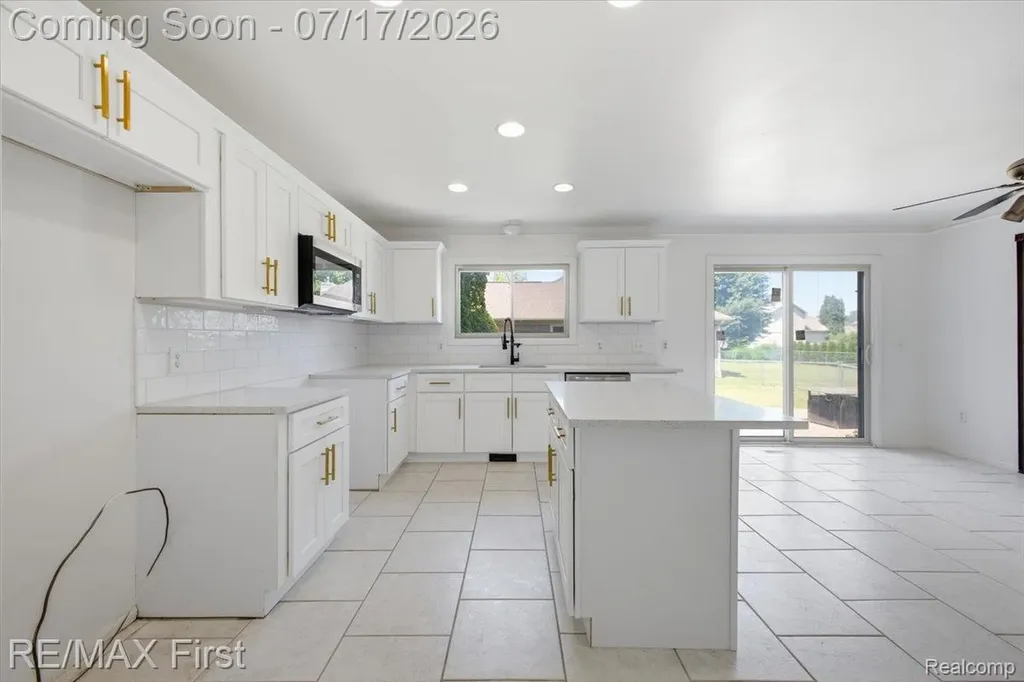 50443 Middle River Drive Macomb Township MI 48044
