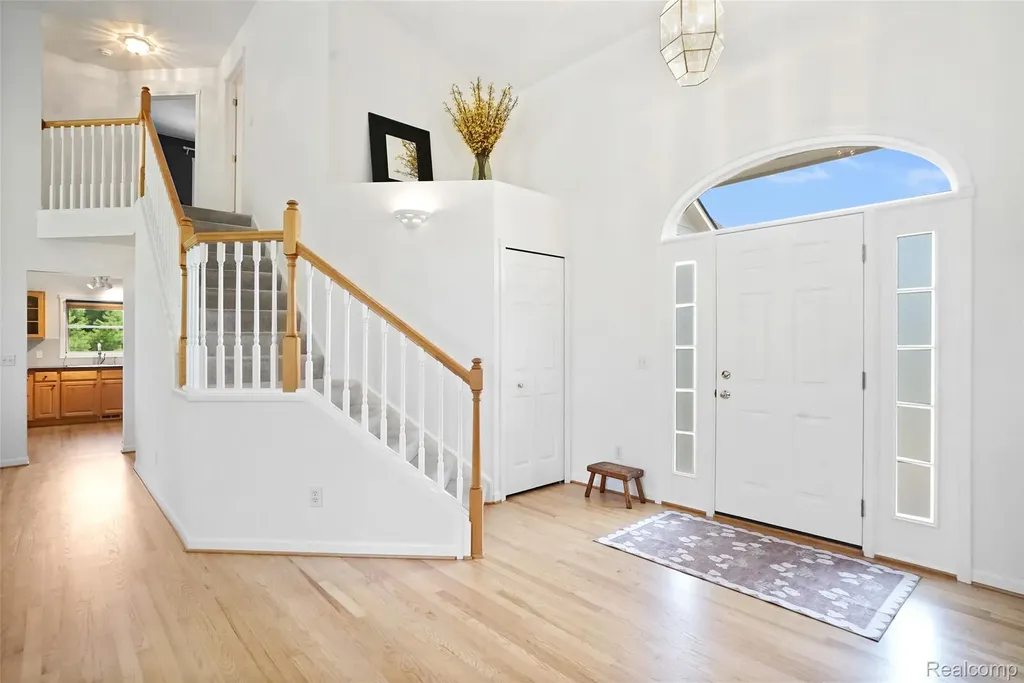 5501 Jeanne Marie Drive White Lake Charter Township MI 48383
