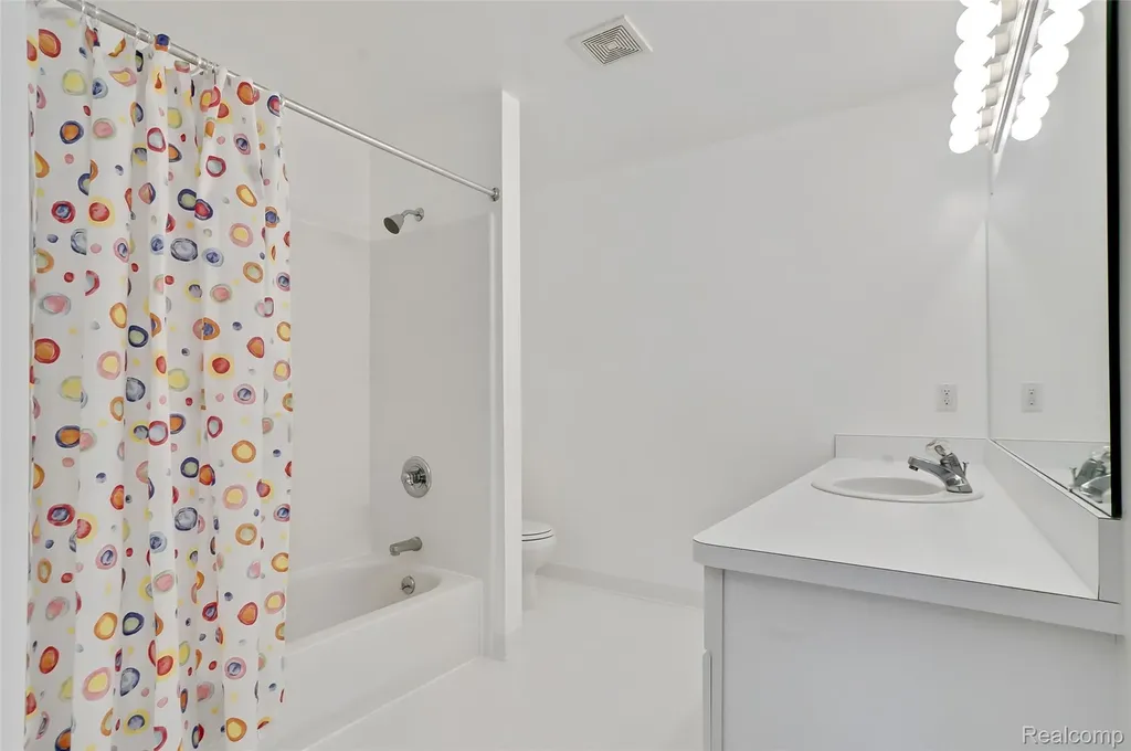 5501 Jeanne Marie Drive White Lake Charter Township MI 48383