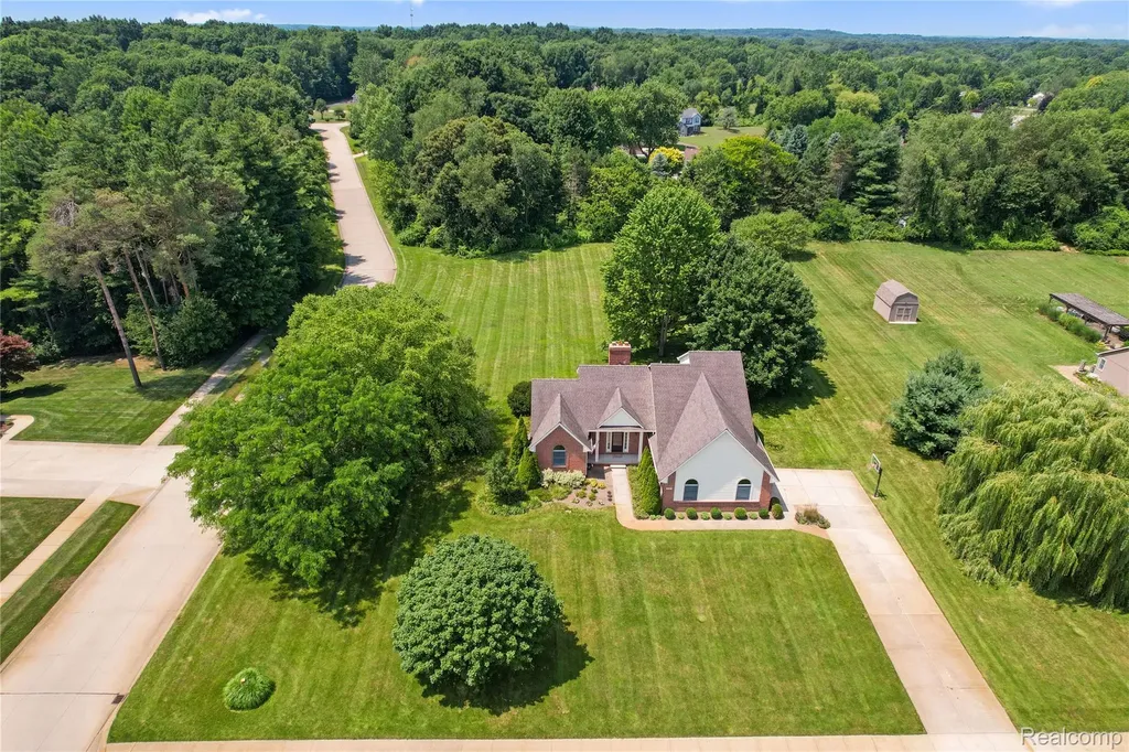 5501 Jeanne Marie Drive White Lake Charter Township MI 48383