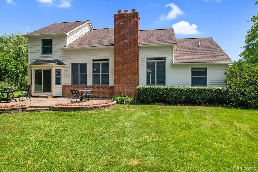 5501 Jeanne Marie Drive White Lake Charter Township MI 48383