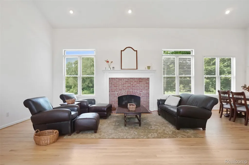 5501 Jeanne Marie Drive White Lake Charter Township MI 48383