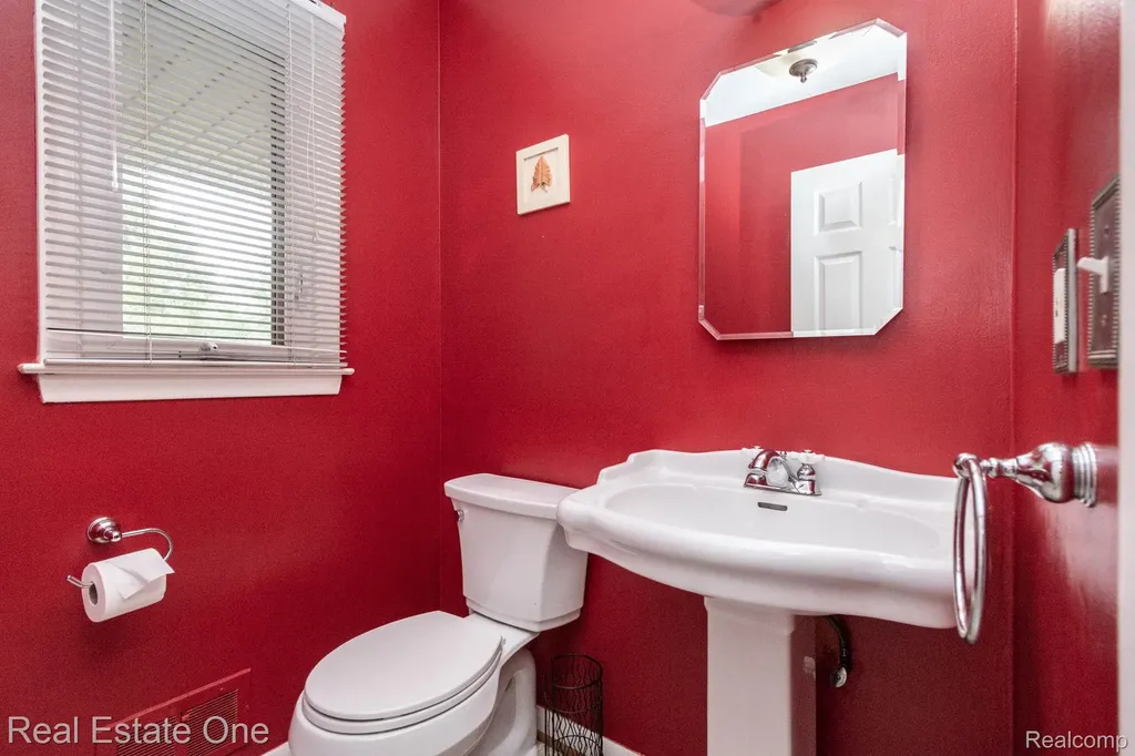 6011 Walker Drive Troy City MI 48085