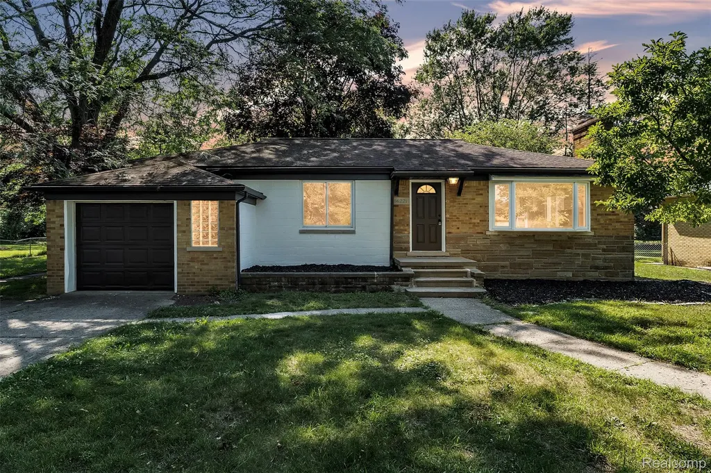 14221 Crosley Redford Charter Township MI 48239