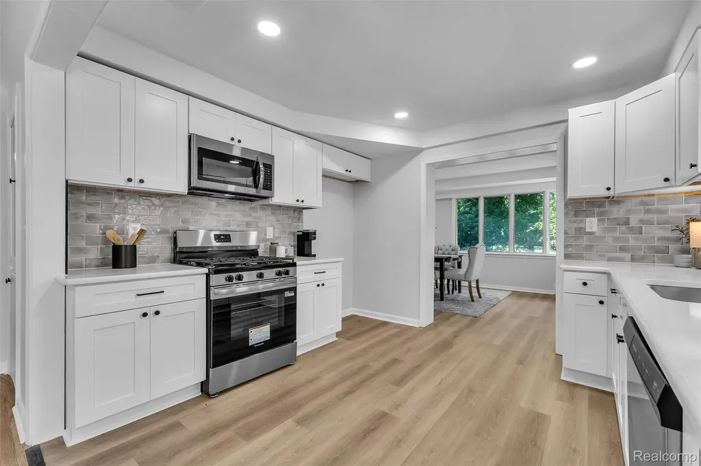 14221 Crosley Redford Charter Township MI 48239
