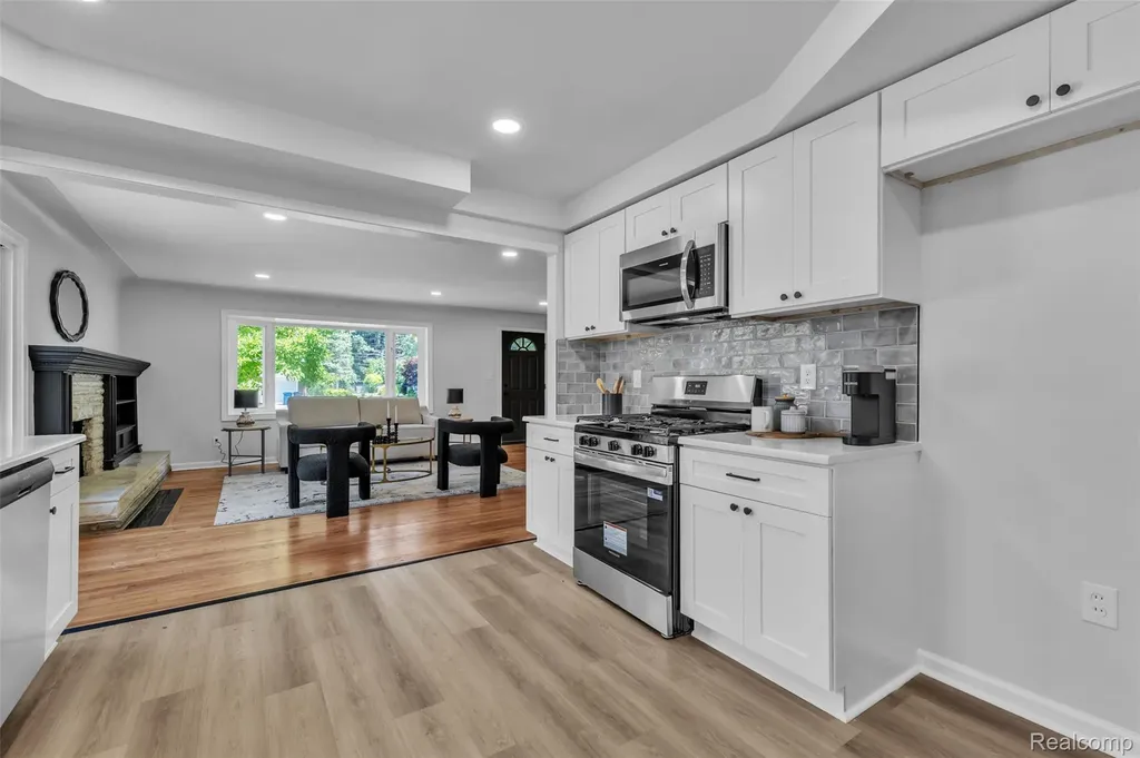 14221 Crosley Redford Charter Township MI 48239