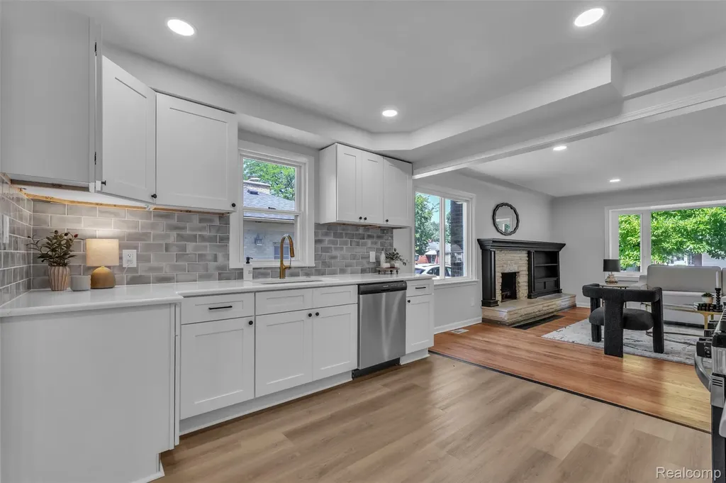 14221 Crosley Redford Charter Township MI 48239