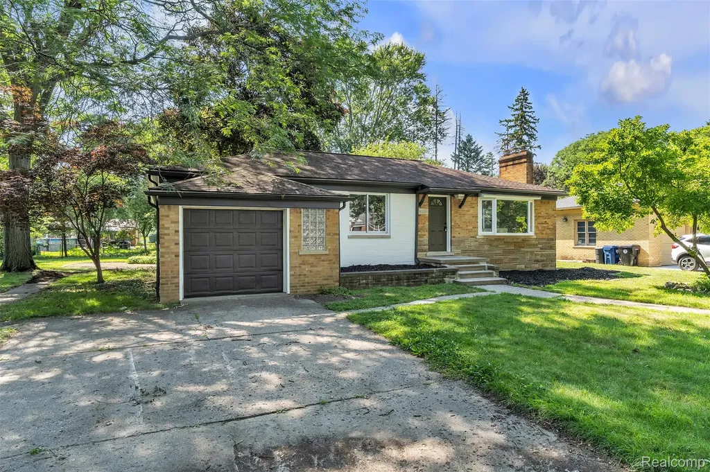 14221 Crosley Redford Charter Township MI 48239