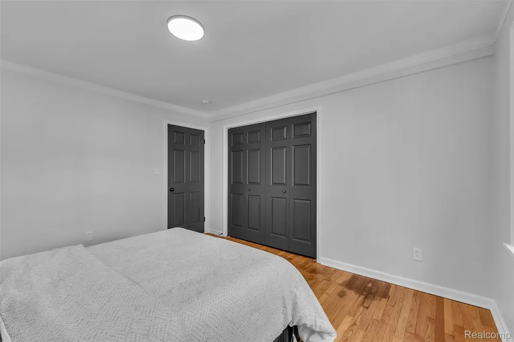 14221 Crosley Redford Charter Township MI 48239