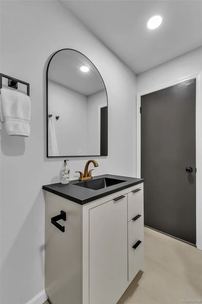 14221 Crosley Redford Charter Township MI 48239