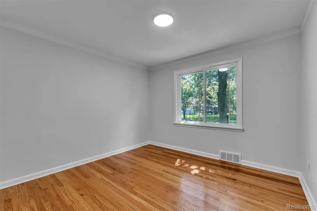 14221 Crosley Redford Charter Township MI 48239