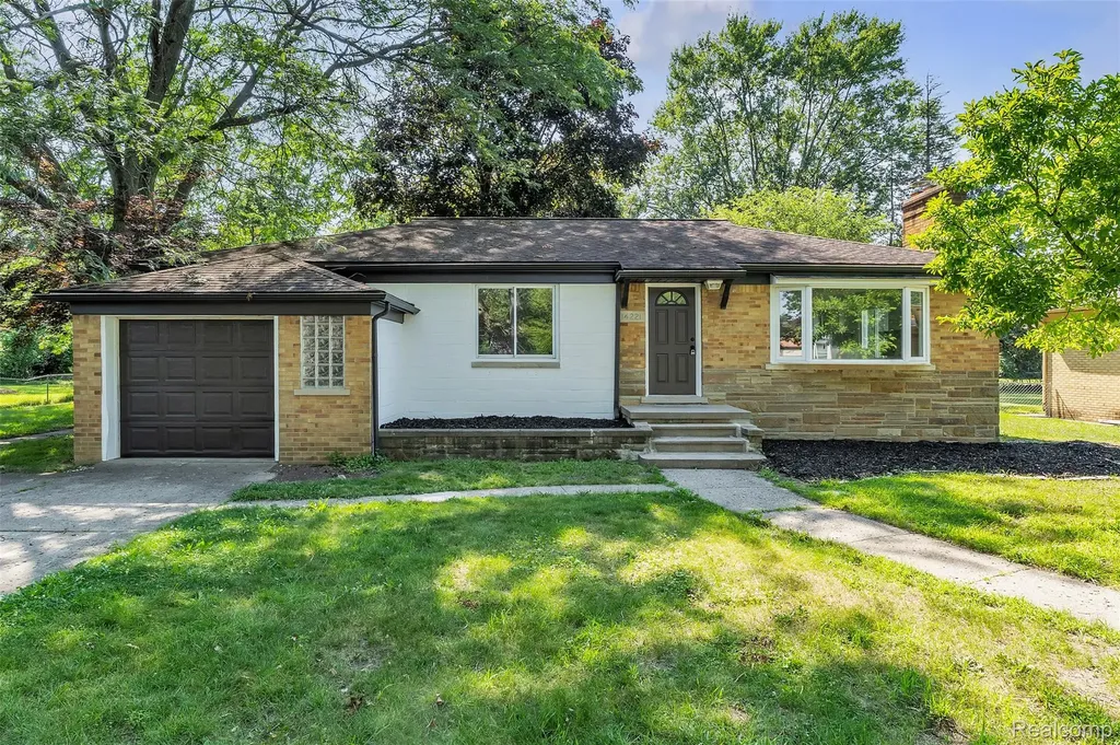 14221 Crosley Redford Charter Township MI 48239