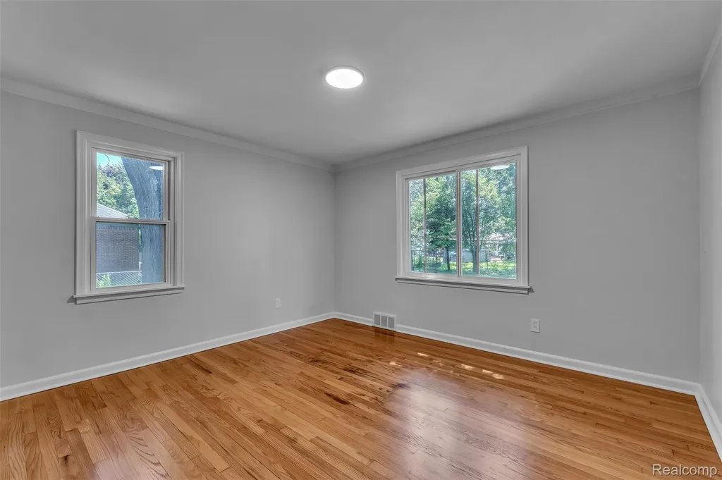 14221 Crosley Redford Charter Township MI 48239