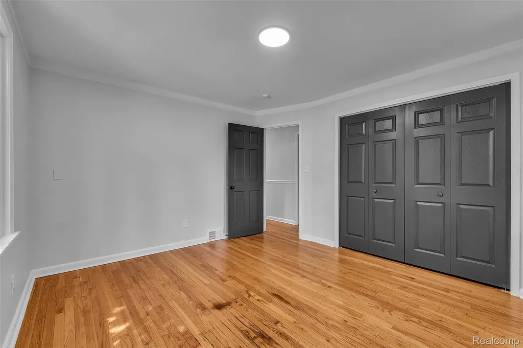 14221 Crosley Redford Charter Township MI 48239