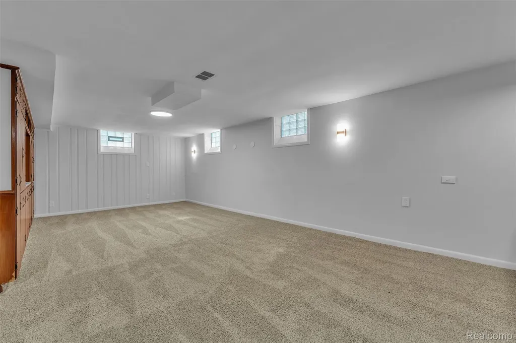 14221 Crosley Redford Charter Township MI 48239