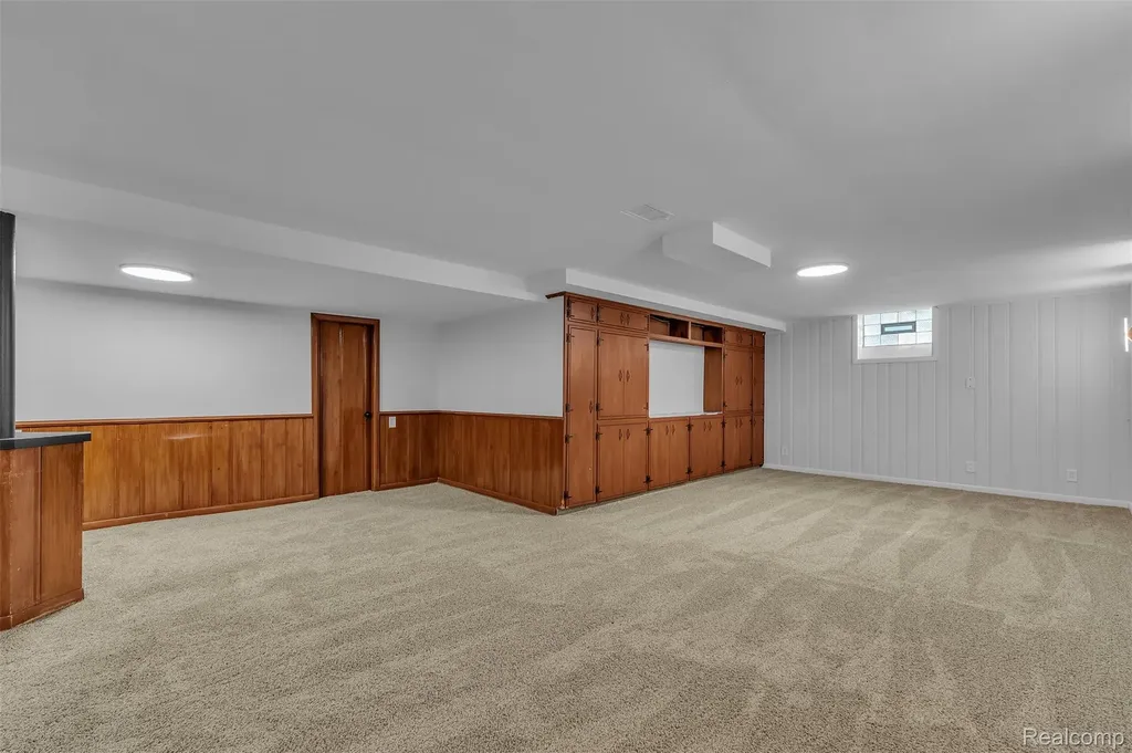 14221 Crosley Redford Charter Township MI 48239