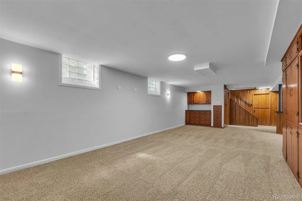 14221 Crosley Redford Charter Township MI 48239