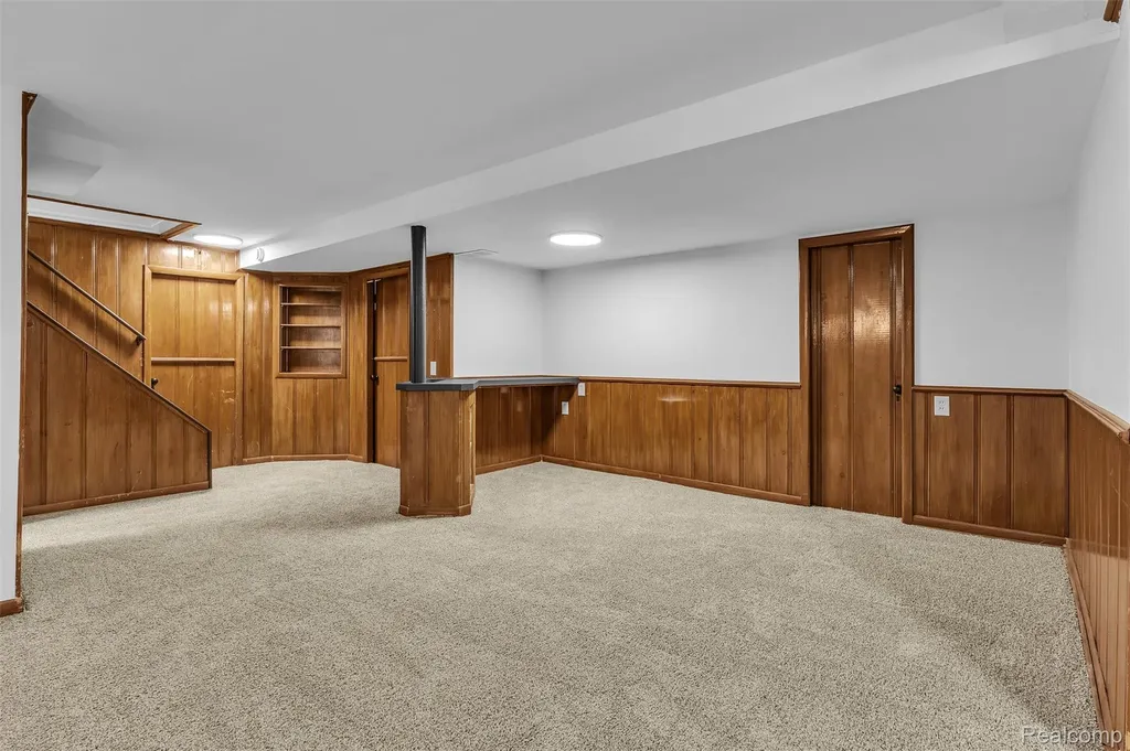 14221 Crosley Redford Charter Township MI 48239