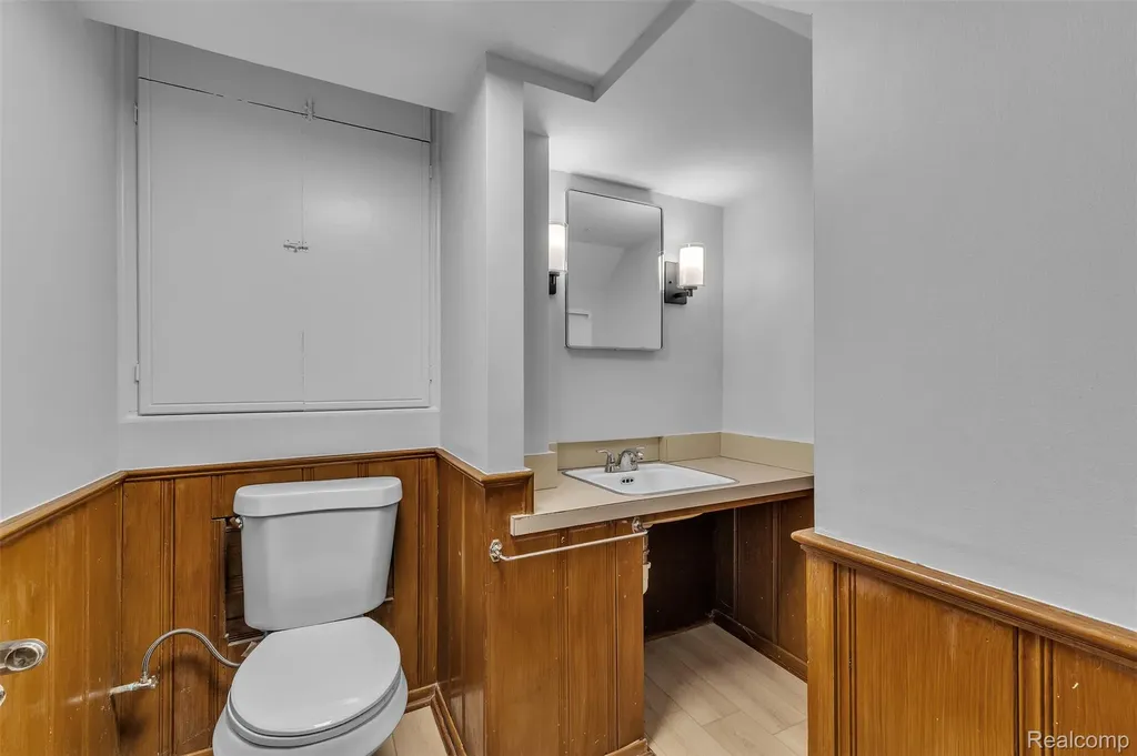 14221 Crosley Redford Charter Township MI 48239