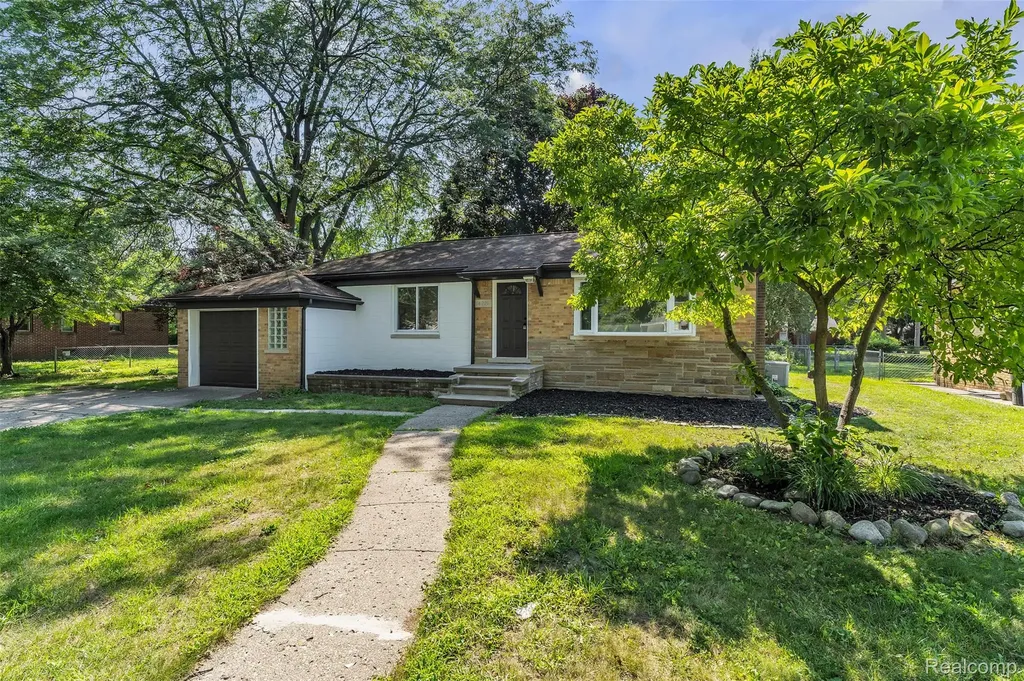 14221 Crosley Redford Charter Township MI 48239