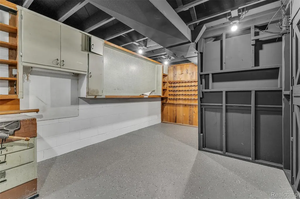 14221 Crosley Redford Charter Township MI 48239
