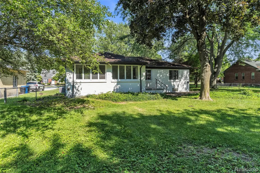 14221 Crosley Redford Charter Township MI 48239